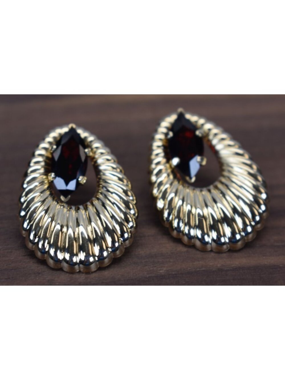 14k Yellow Gold Oval Ribbed Earrings With Marquise Garnet Center Stone